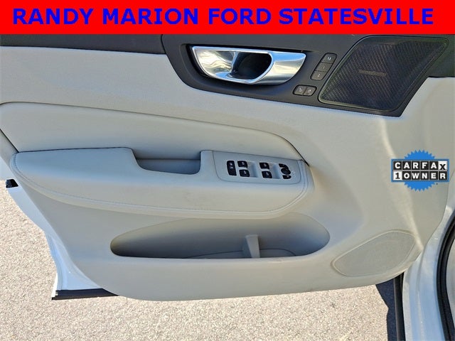 2023 Volvo XC60 B6 Ultimate Bright Theme