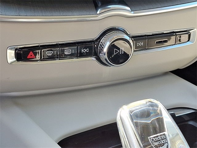 2023 Volvo XC60 B6 Ultimate Bright Theme