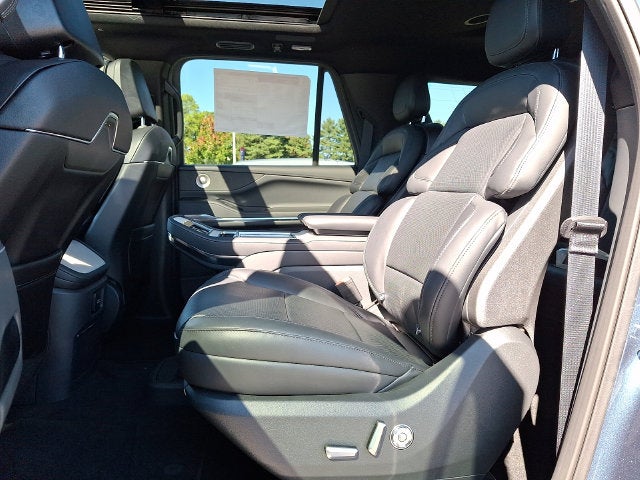 2027 Lincoln Navigator L Reserve