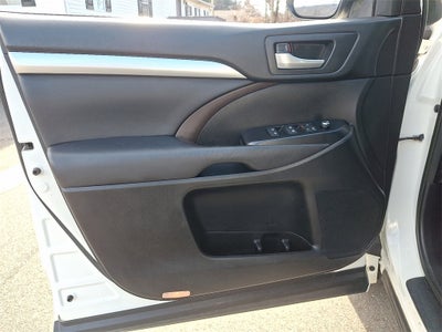 2017 Toyota Highlander SE