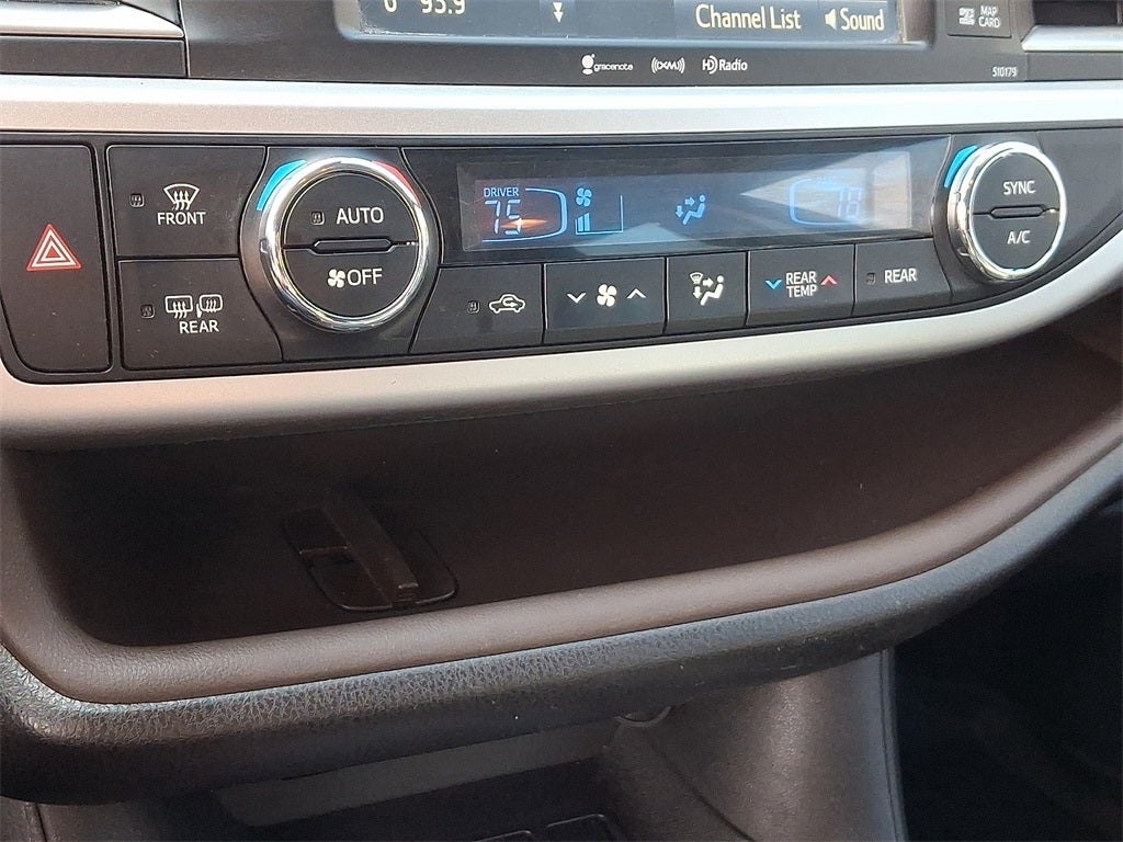 2017 Toyota Highlander SE