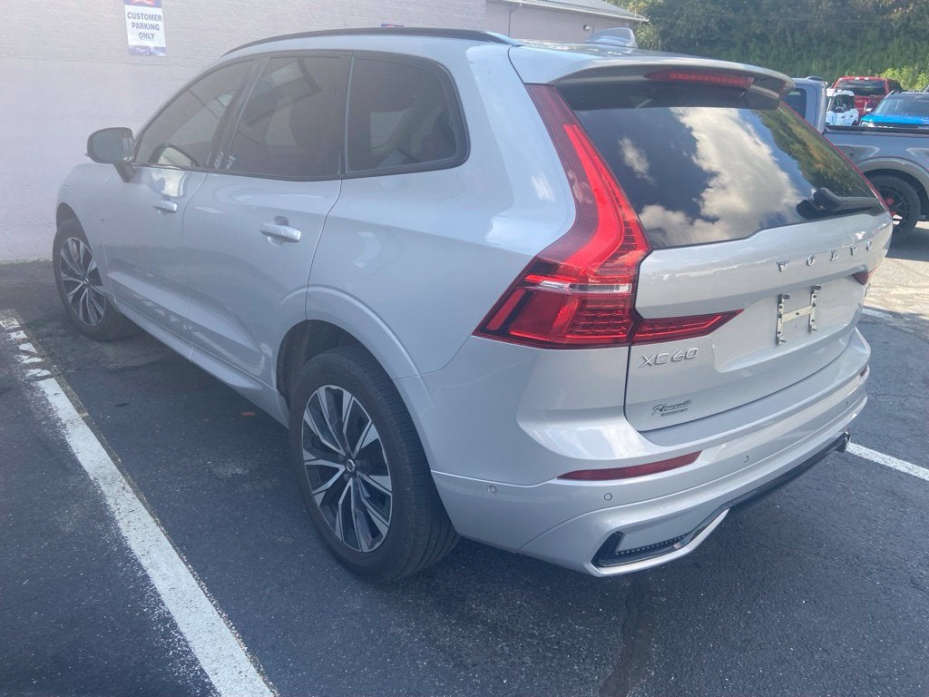 2023 Volvo XC60 B5 Plus Dark Theme