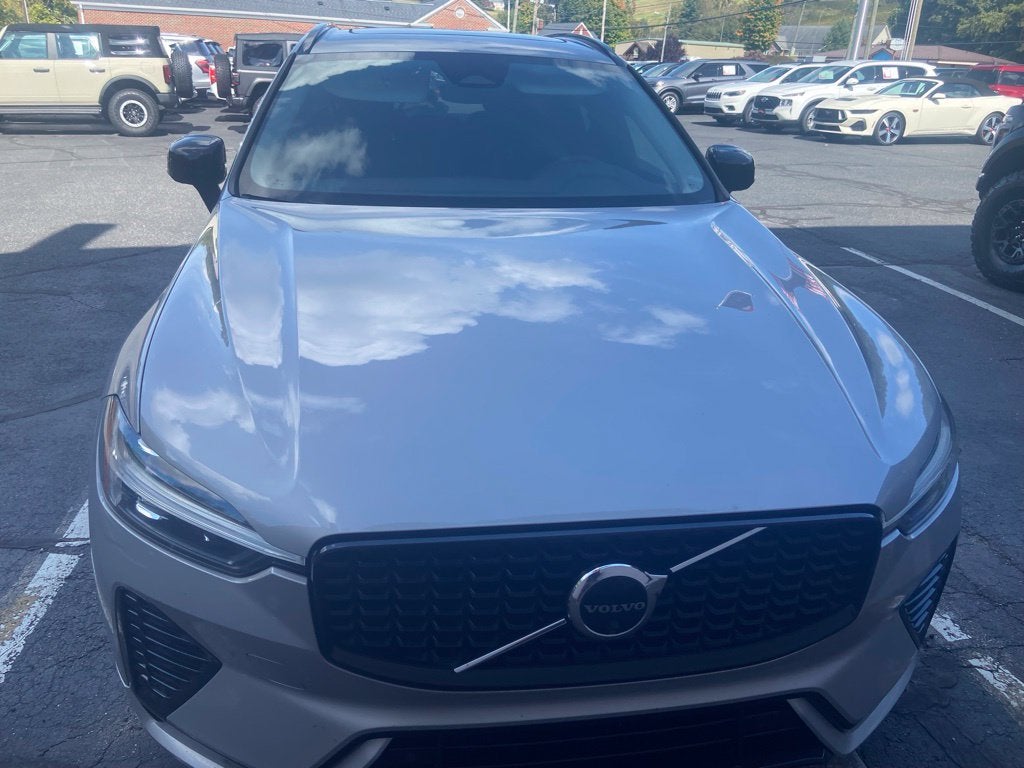 2023 Volvo XC60 B5 Plus Dark Theme