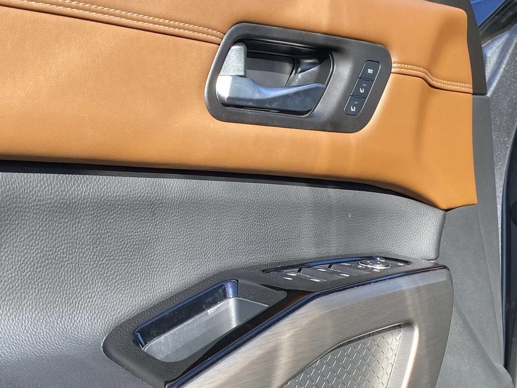 2024 Nissan Pathfinder Platinum FWD