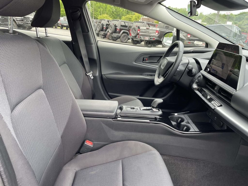 2025 Toyota Prius LE