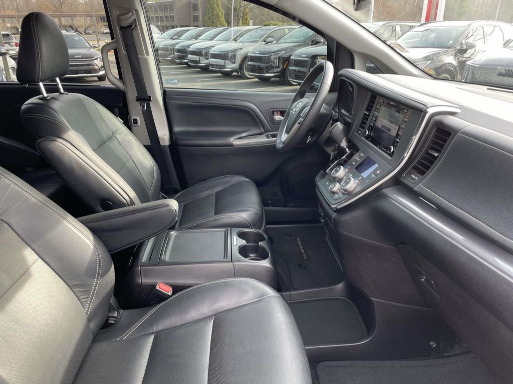 2018 Toyota Sienna SE 8 Passenger