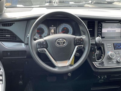 2018 Toyota Sienna SE 8 Passenger
