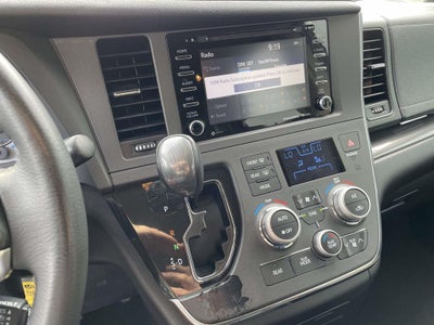 2018 Toyota Sienna SE 8 Passenger