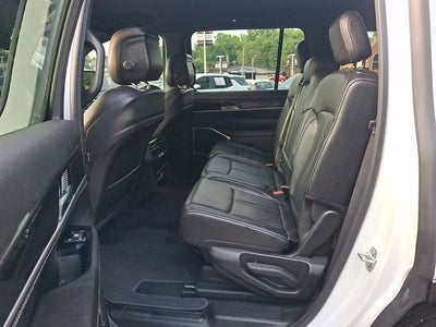 2023 Jeep Wagoneer Base