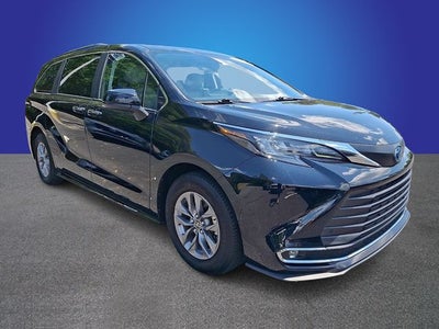 2024 Toyota Sienna XLE 8 Passenger