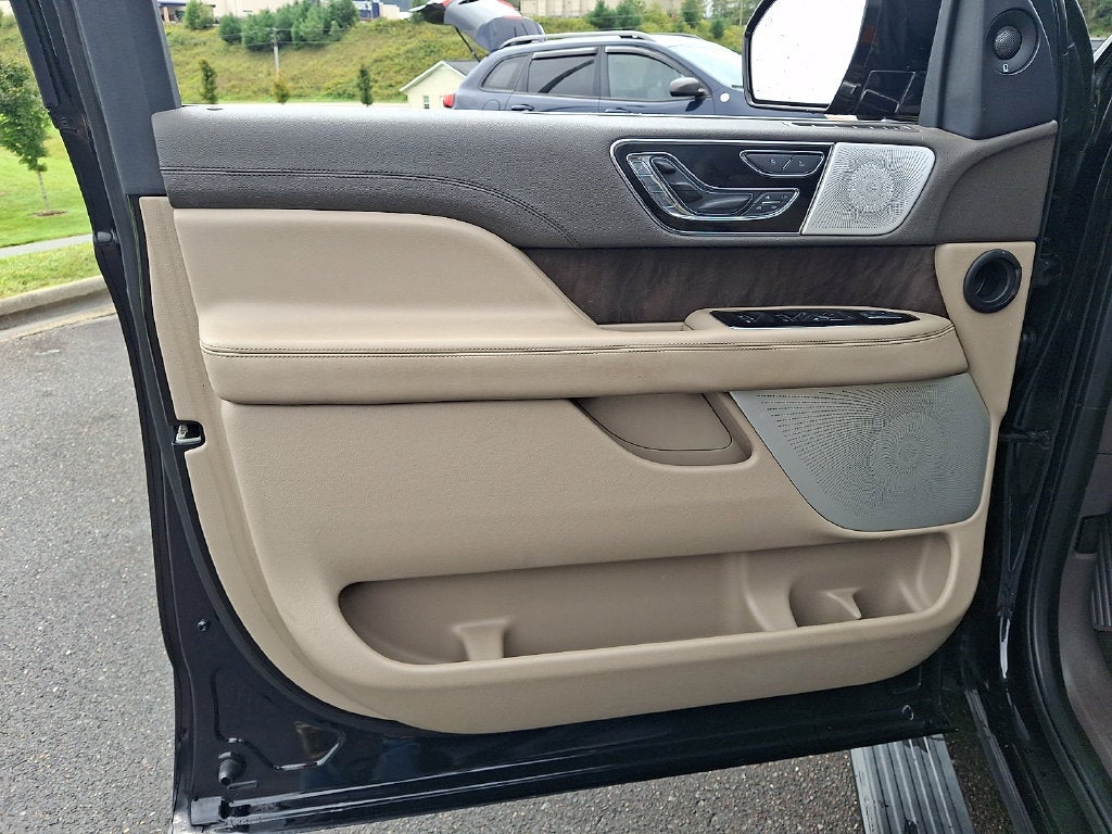 2022 Lincoln Navigator L Reserve