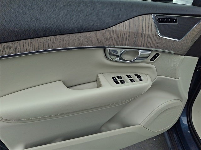 2024 Volvo XC90 Recharge Plug-In Hybrid T8 Core Bright Theme