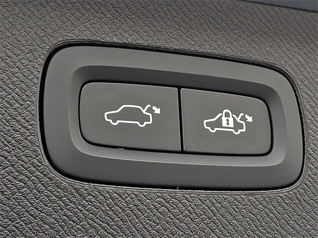 2024 Volvo XC90 Recharge Plug-In Hybrid T8 Core Bright Theme