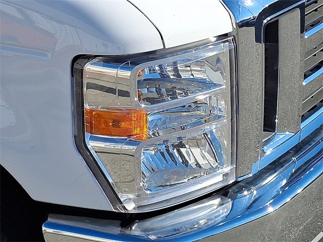 2022 Ford E-350SD Base Cutaway