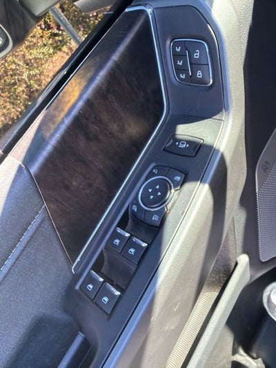 2026 Ford Super Duty F-350 DRW Chassis Cab LARIAT