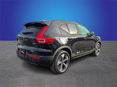 2023 Volvo XC40 B5 Plus Dark Theme