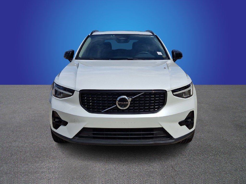 2024 Volvo XC40 B5 Plus Dark Theme