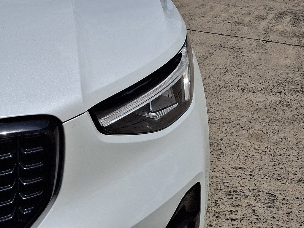 2024 Volvo XC40 B5 Plus Dark Theme