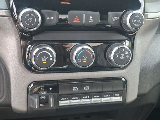 2025 RAM 5500HD Tradesman/Big Horn