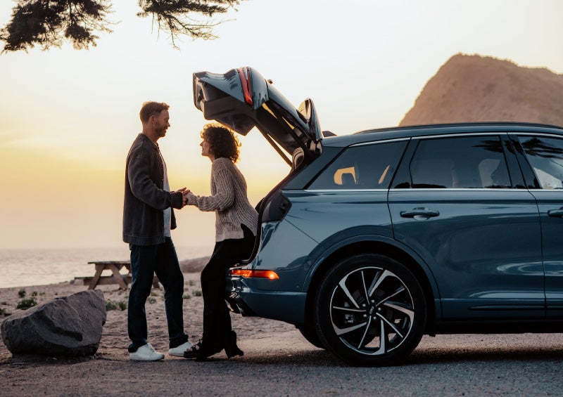 A 2025 Lincoln Corsair® Grand Touring model is shown with the available hands-free liftgate.