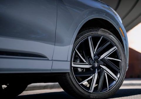 The wheel of the 2027 Lincoln Aviator® Black Label™ SUV is shown slightly angled out. | Randy Marion Lincoln in Statesville NC